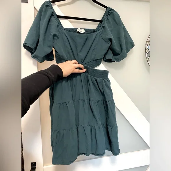 Asymmetrical Green Dress - Picture 2 of 9